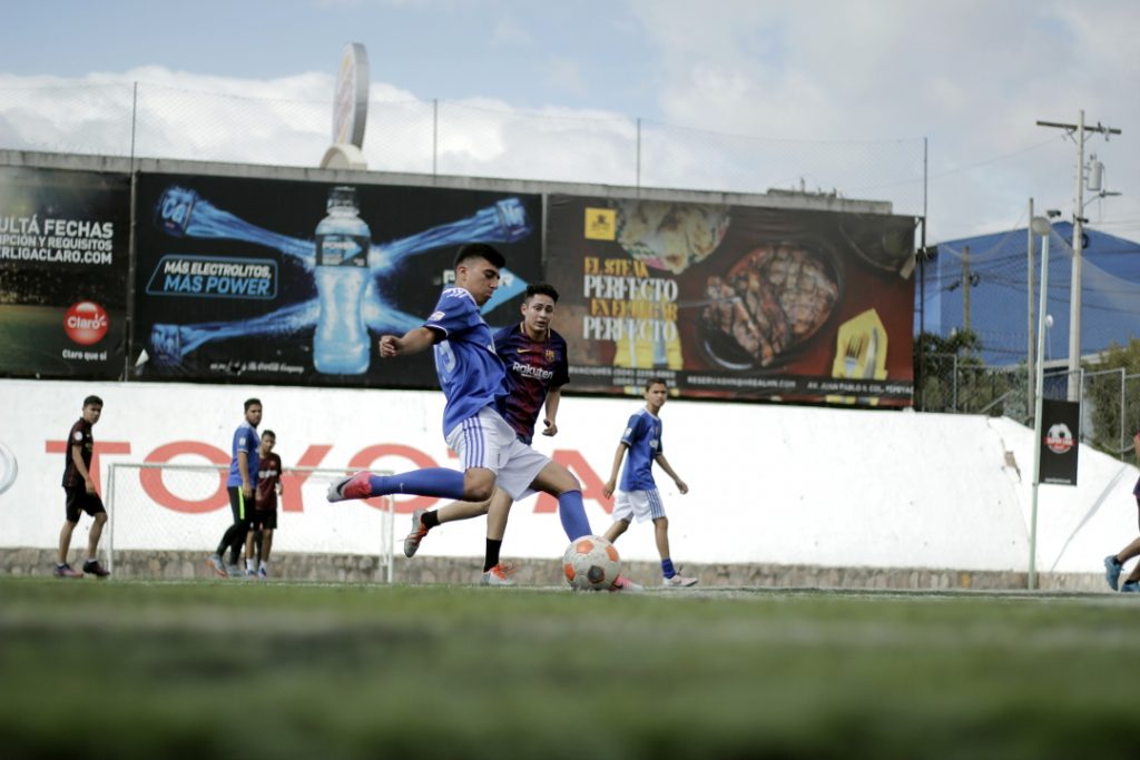 En la cancha sintética de FUTECA entrenan las reservas del Club Deportivo Olimpia