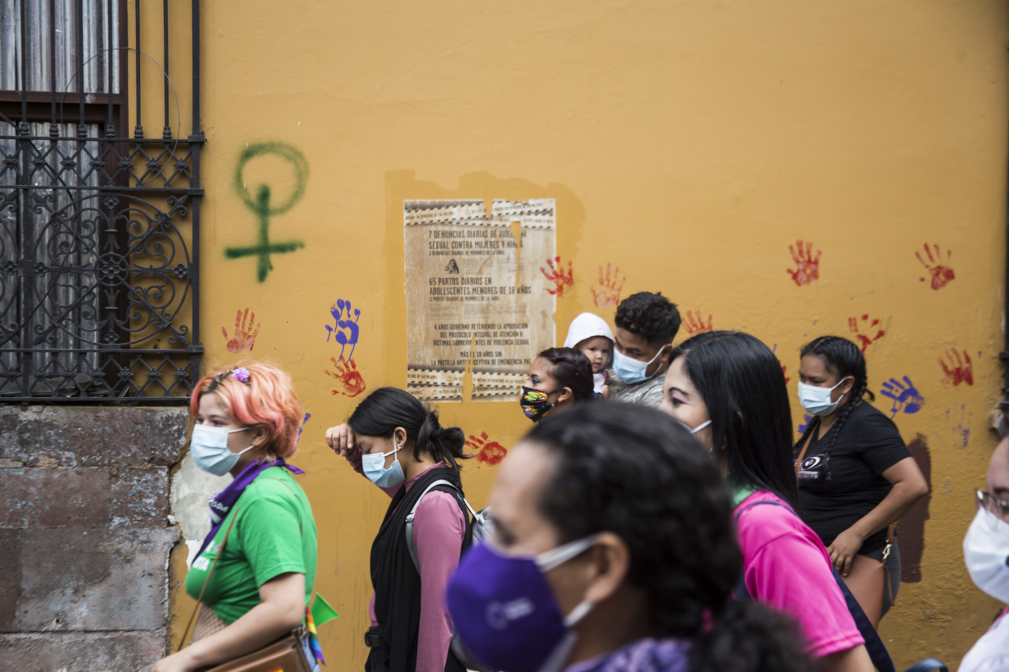 Las paredes de Tegucigalpa aun guardan rastros de los grafitis y las pintas realizadas por las feministas el 8M. Tegucigalpa,  25 de enero de 2021. Foto: Ezequiel Sánchez / Contracorriente.
