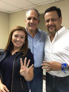 Carol Vanessa Alvarado con el actual precandidato a la presidencia por el Partido Nacional, Nasry Tito Asfura. Foto de sus redes sociales.