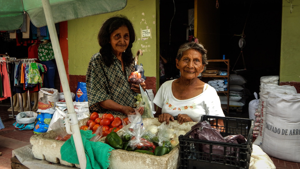 Ancianas en El Progreso, Yoro
