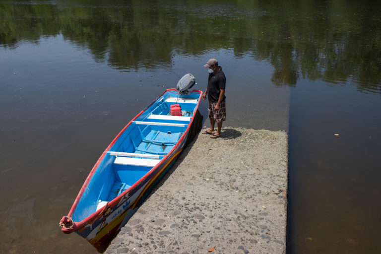 Oscar Ferrufino has been a fisher for 14 years. Like all of the fishers in La Brea, he doesn’t own his fishing boat. Nacaome, July 22, 2021. Photo by Martin Calix.