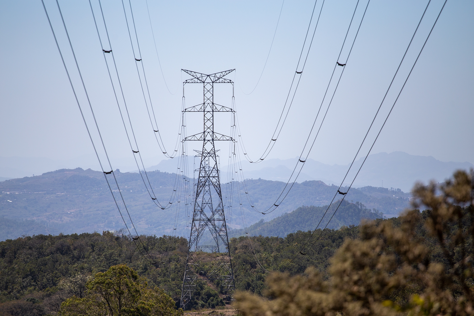 ADECABAH denuncian altos costos en factura de energía; EEH evade el tema