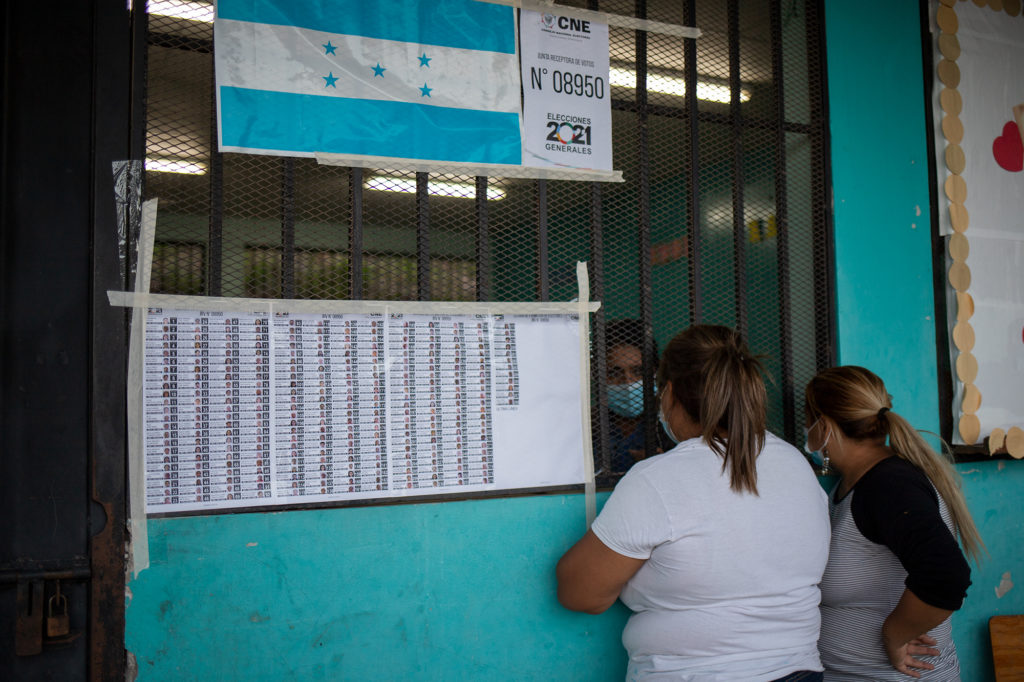 Escuela Ibrahím Gamero Idiáquez. Comayaguela | votando | cne 2021 resultado | hn | Honduras | resultados | 2021 | censa | elecciones | generales | conteo | "elecciones 2021"