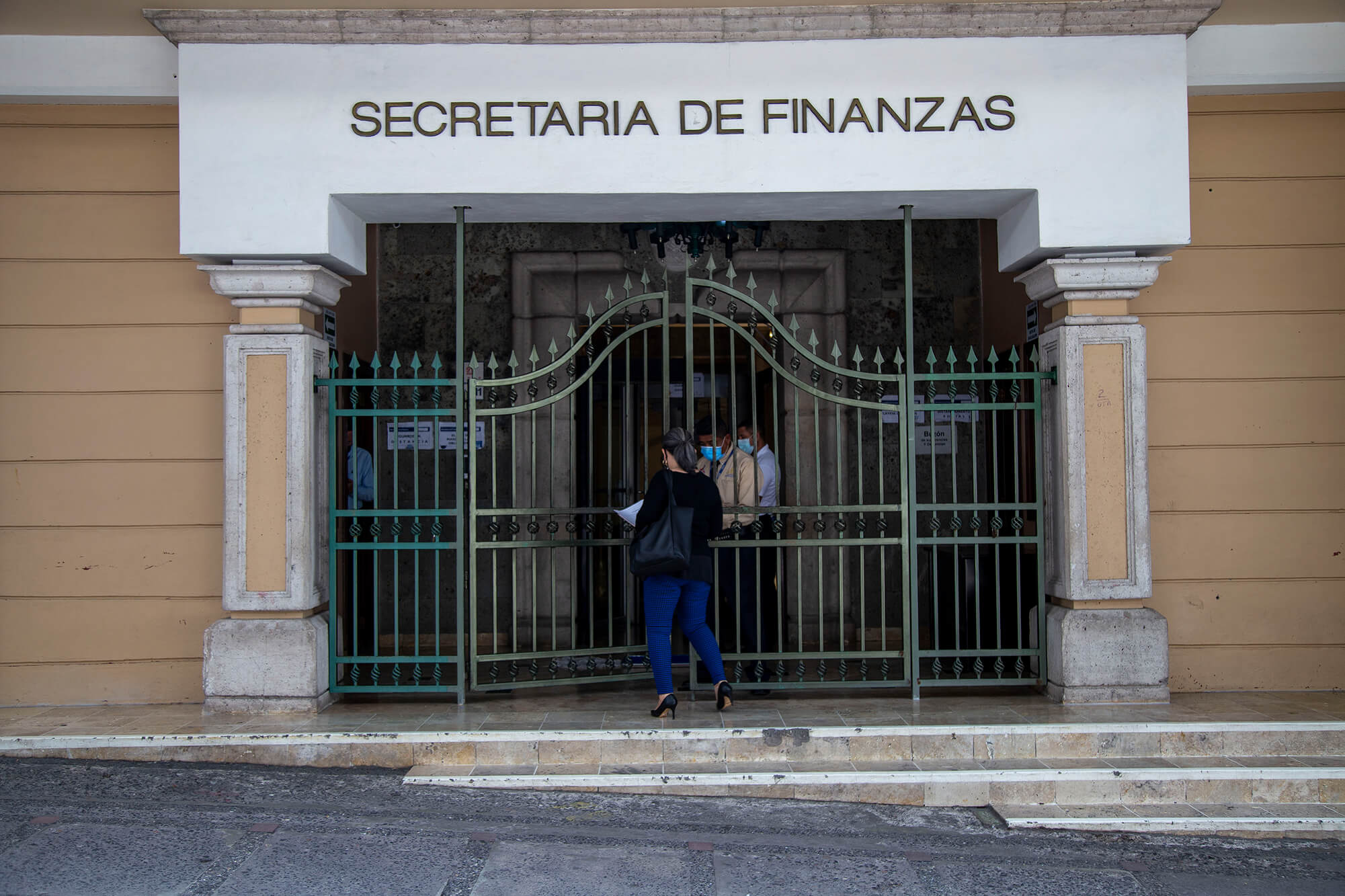 Funcionarios del Gobierno anterior cuestionan informe que justifica la crisis financiera del Estado