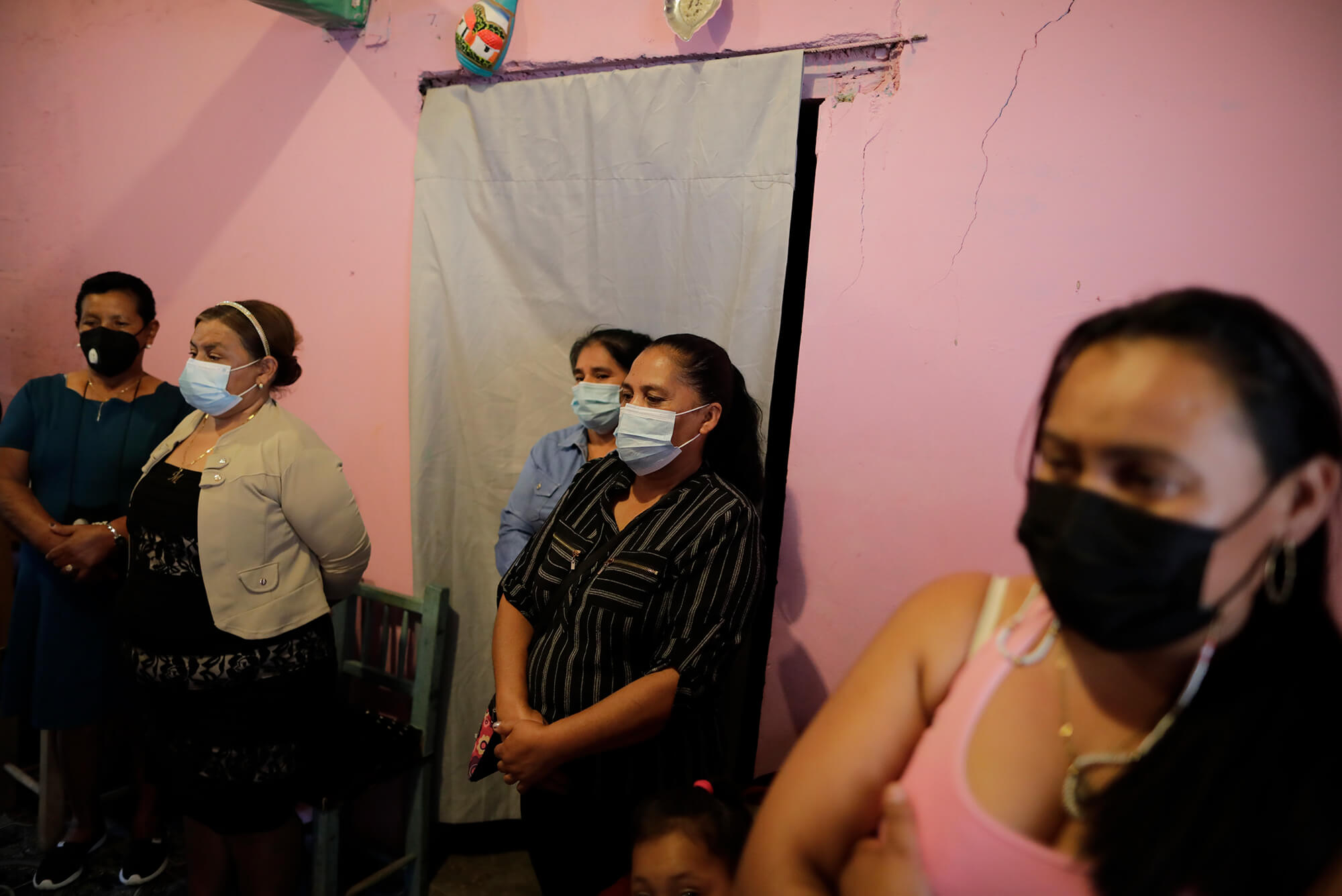 Vilma López (centro), madre de Franklin, pidió ayuda por varios meses al Gobierno de Juan Orlando Hernández para poder traer a Honduras el cuerpo de su hijo. Foto CC/Jorge Cabrera