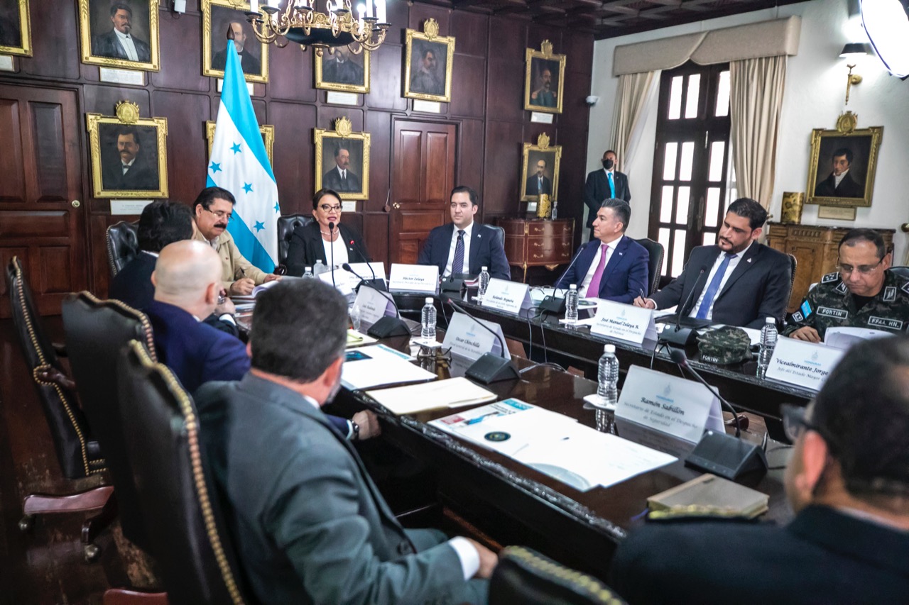 Reunión el pasado 1 de septiembre del Consejo Nacional de Defensa y Seguridad. Foto tomada de la Secretaría de Prensa de Honduras.