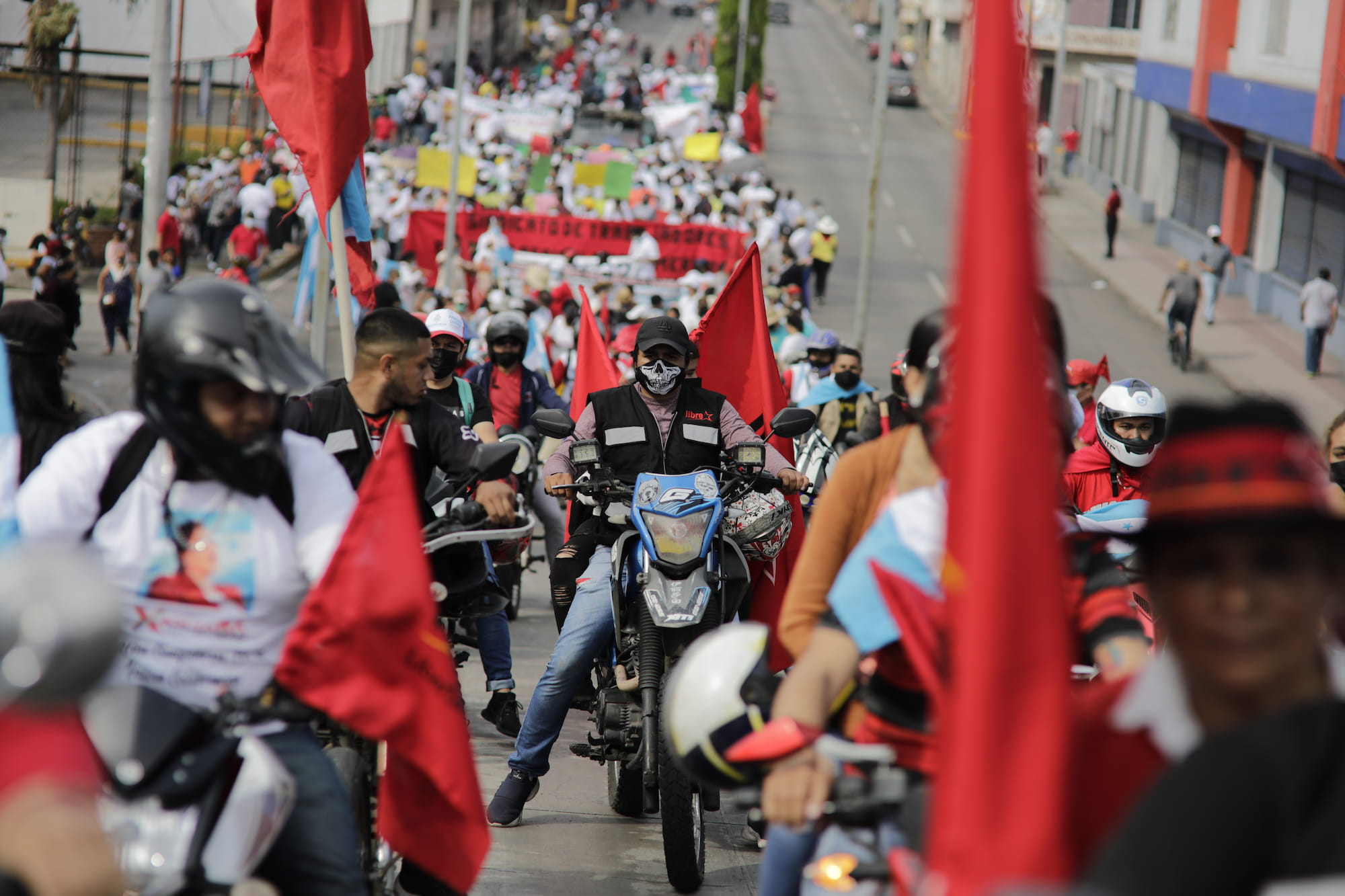 La celebración del Primero de Mayo, Día del Trabajador, fue guiada por los tres colectivos de motorizados. Tegucigalpa, Honduras. Foto CC/ Jorge Cabrera.