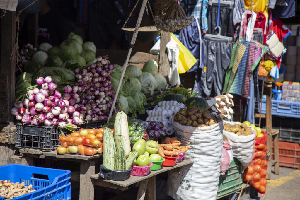 Verduras exhibidas es un local en el mercado de la sexta avenida de Comayagüela. Foto CC/Fernando Destephen.