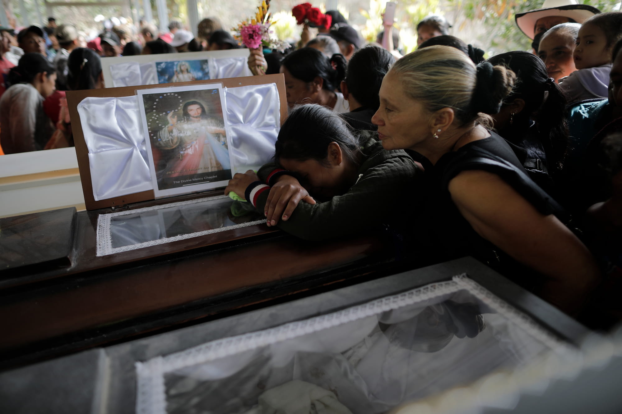 La familia Aguilar del Cid enterró a sus familiares en el cementerio de la comunidad La Laguna. Foto CC/Jorge Cabrera