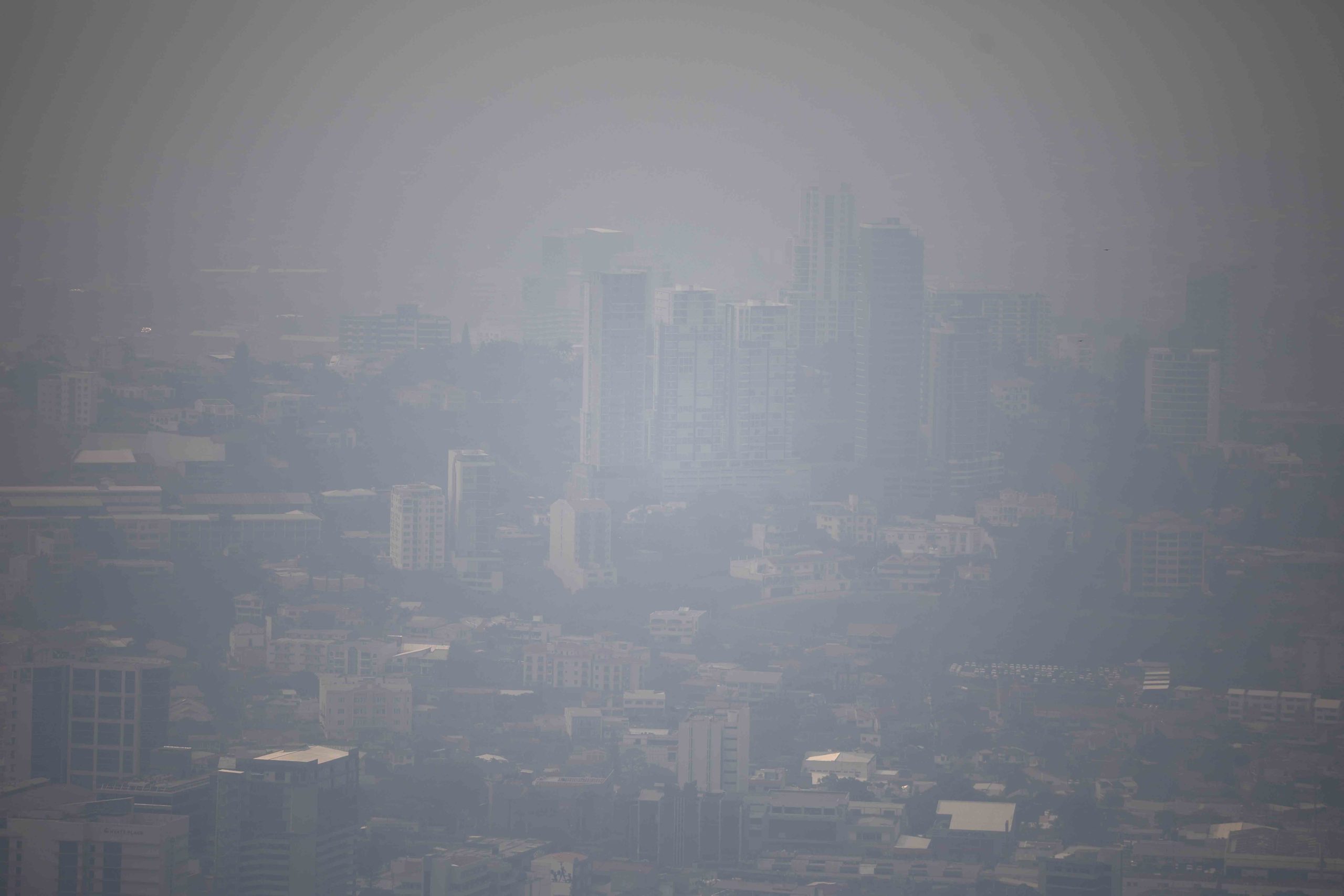 La densa capa de contaminación no permite visualizar Tegucigalpa. Foto CC/Jorge Cabrera