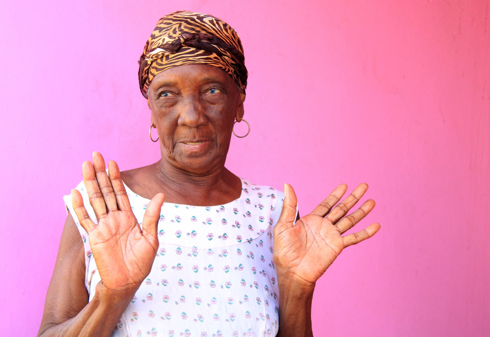Las mujeres mayores recuerdan que en la comunidad de San Juan, ubicada en Tela, Atlántida, las tierras pertenecían a la comunidad garífuna; ahí las mujeres se dedicaban a sembrar yuca y plátano para alimentar a la familia. Foto CC/Amílcar Izaguirre