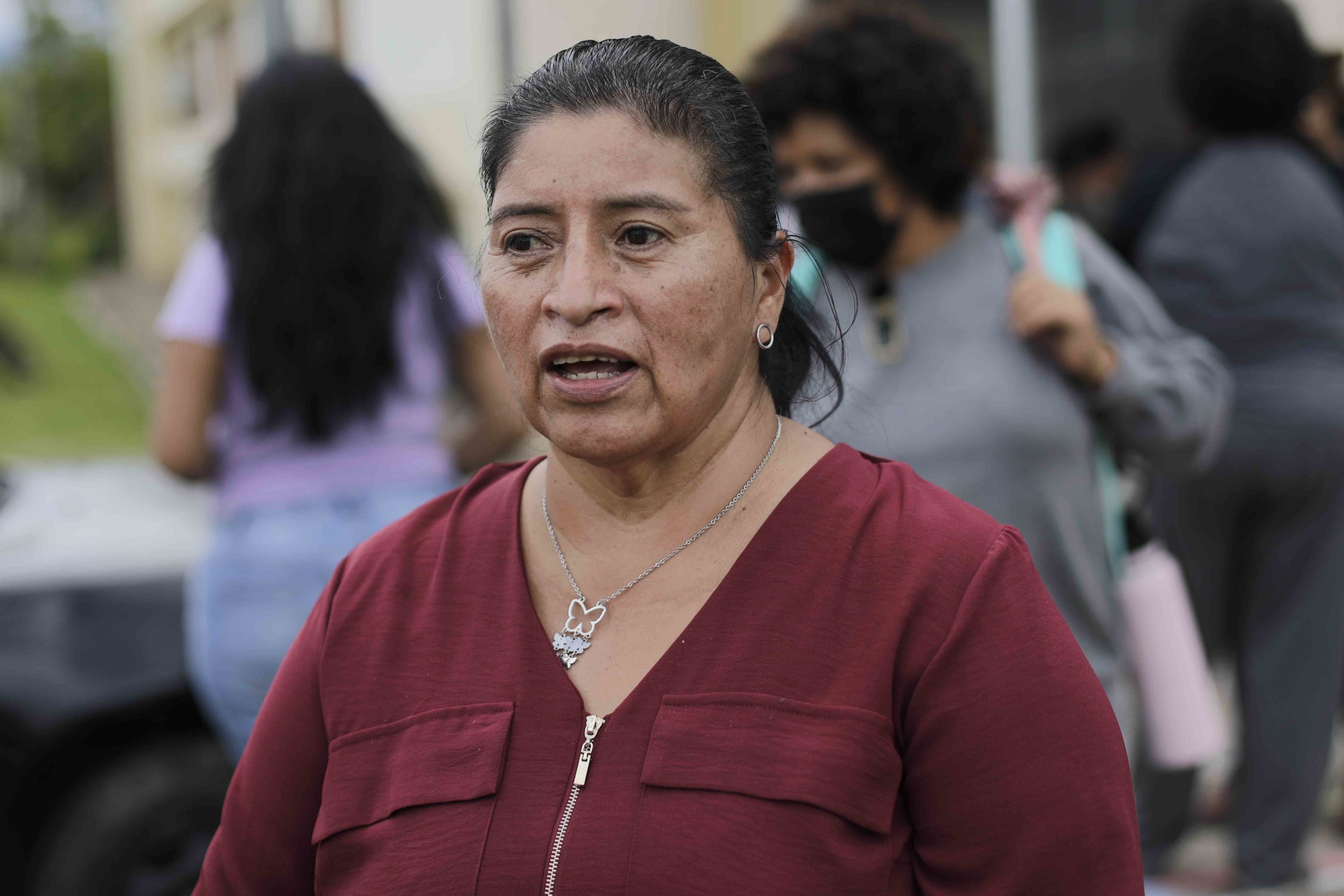 Norma Rodríguez, madre de Keyla Martinez, atiende una protesta afuera de los juzgados en Siguatepeque donde se llevó a cabo, en septiembre de 2022, la audiencia del implicado en el femicidio de su hija. Foto CC/*Jorge Cabrera