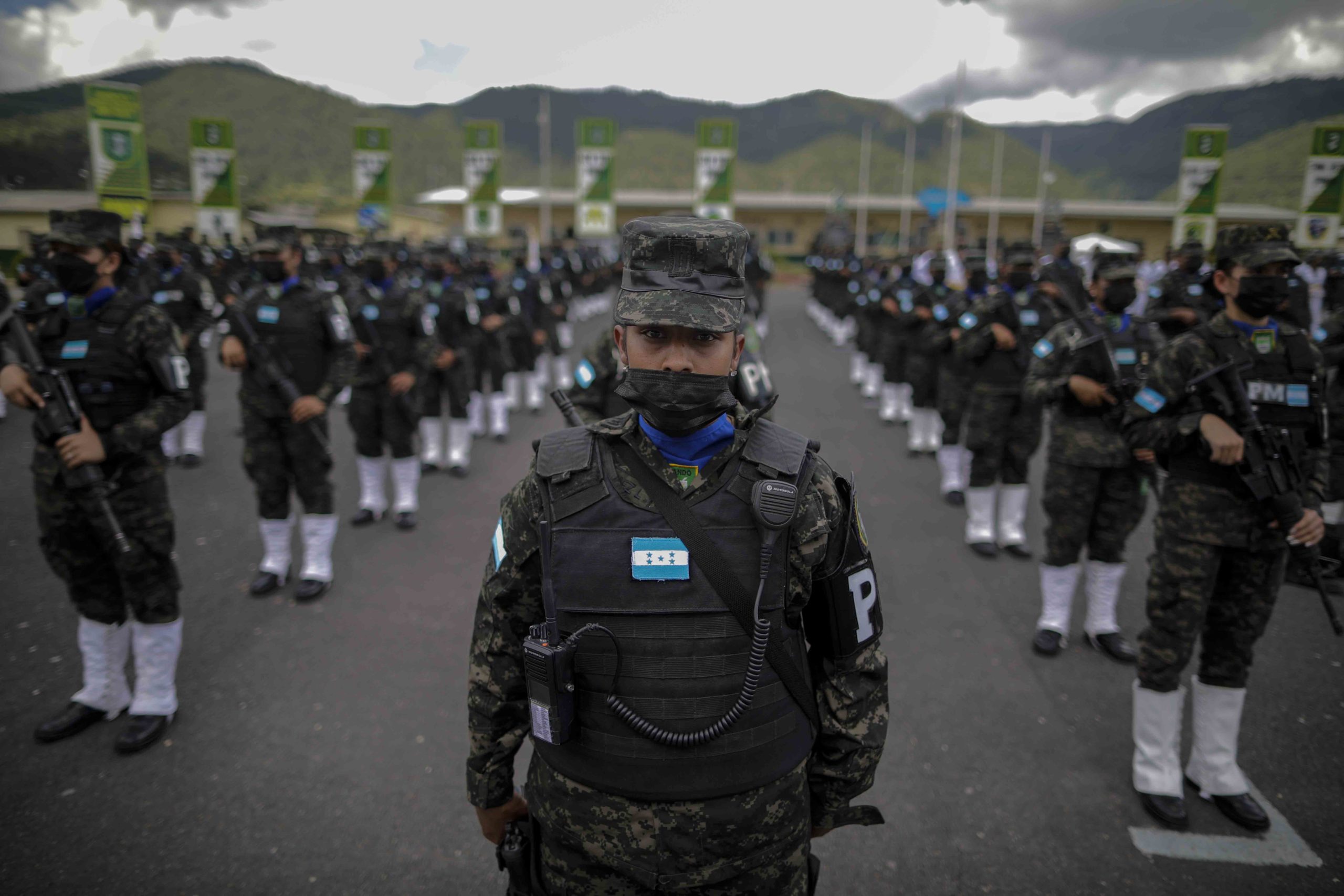Nuevos agentes de la Policía Militar del Orden Público durante su graduación en un batallón militar. Foto CC/Jorge Cabrera