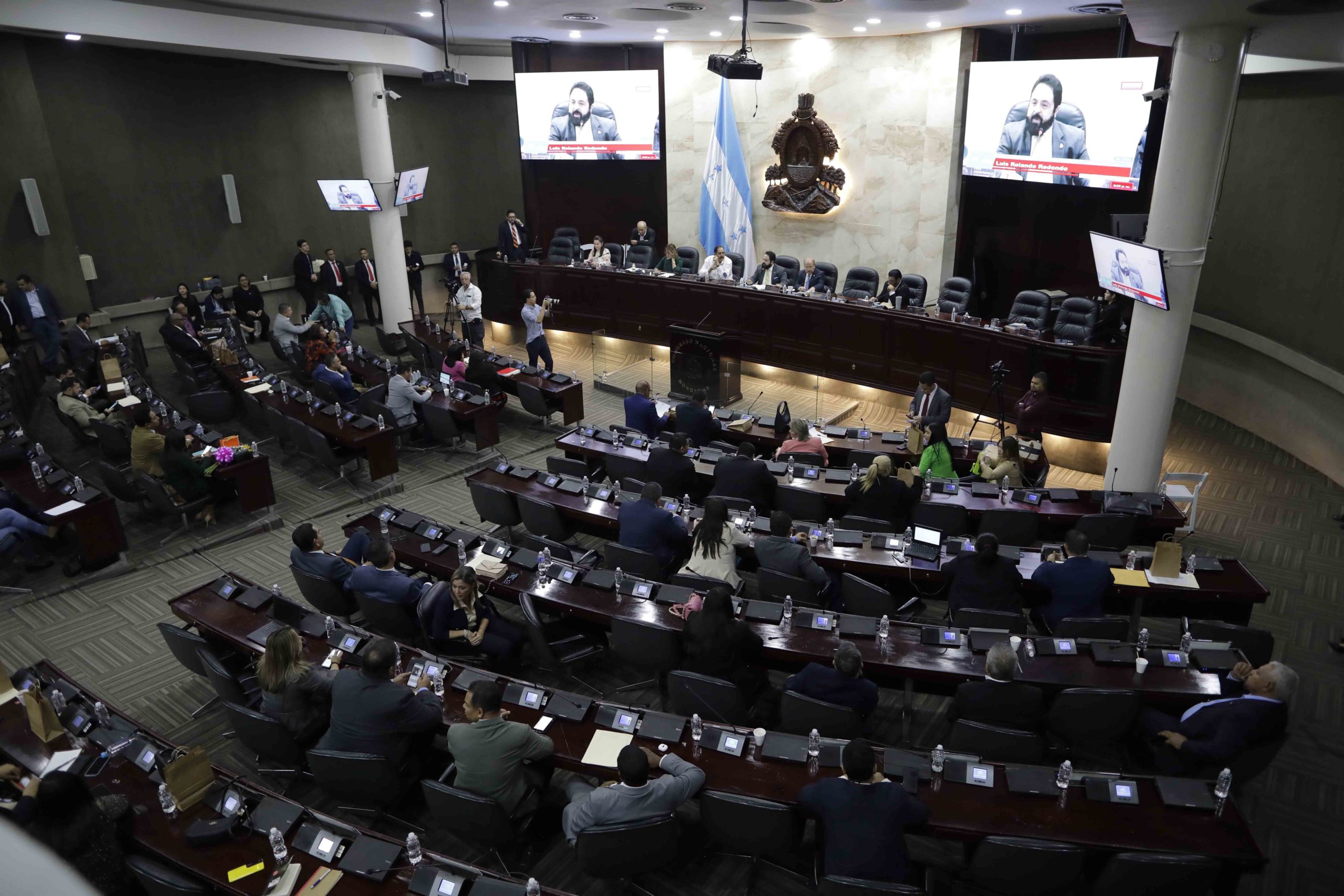 Sesión extraordinaria en el hemiciclo legislativo. Foto CC/ Jorge Cabrera