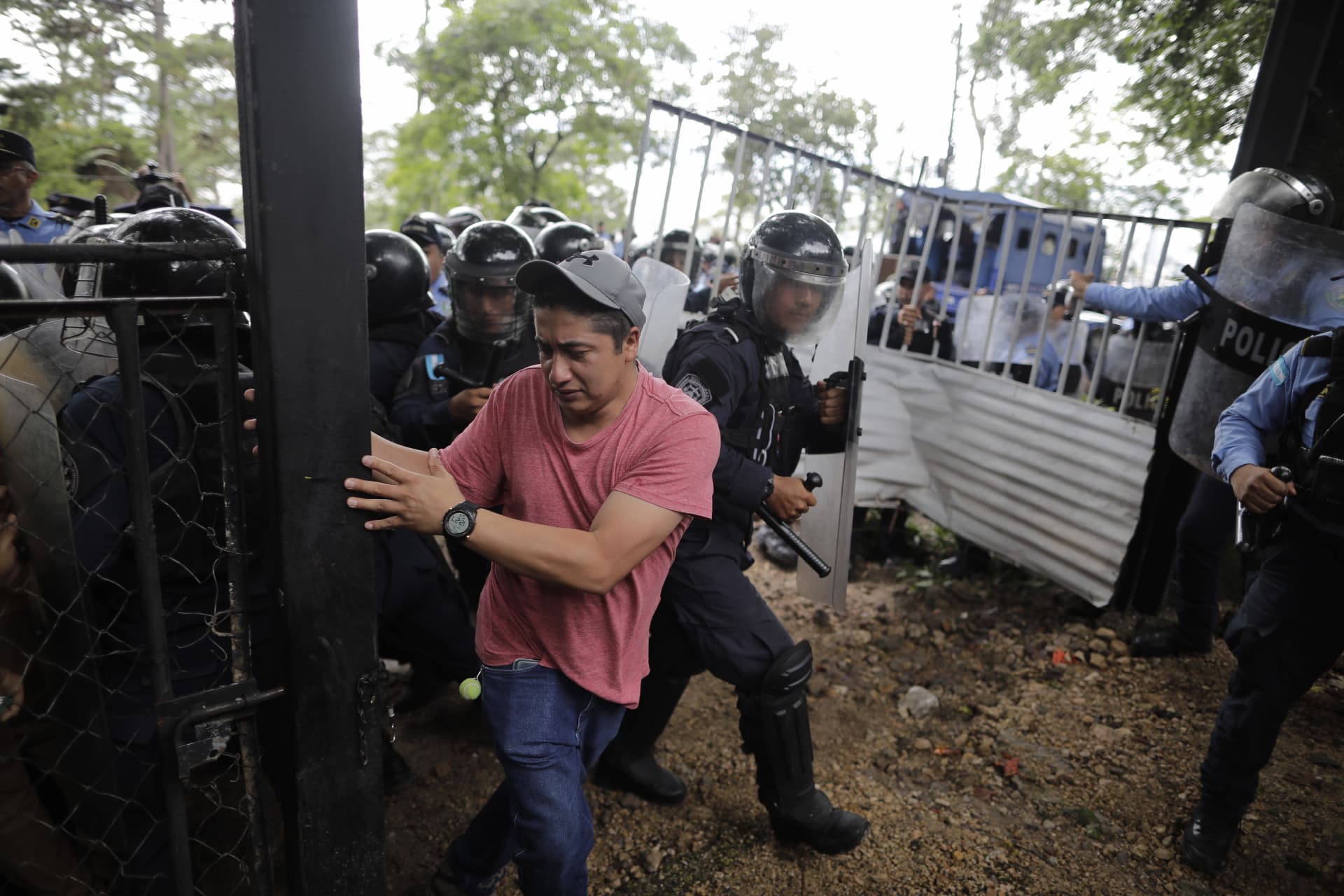 Golpes y empujones se llevaron a cabo durante el desalojo. Foto CC/Jorge Cabrera