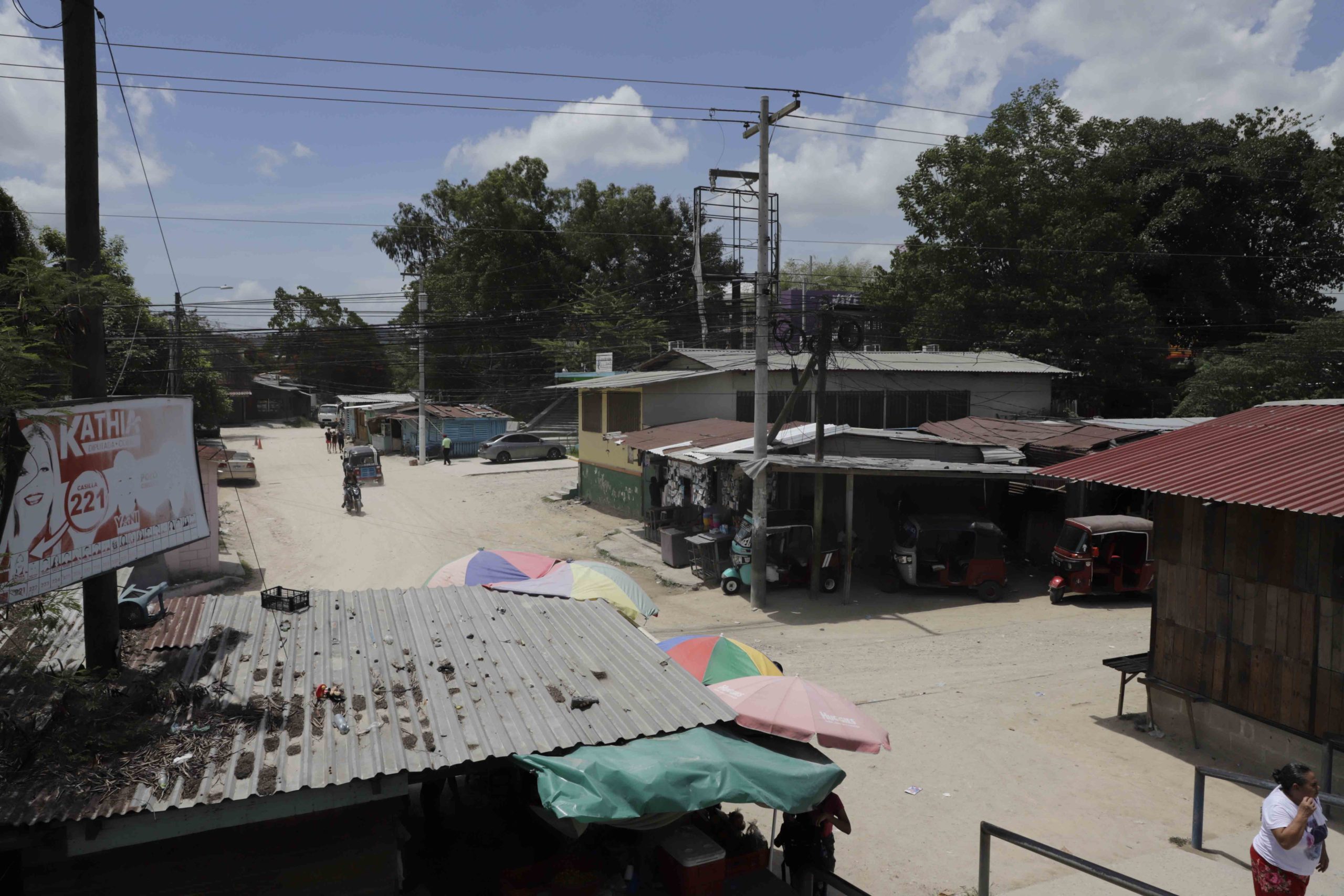 Imagen general de un barrio en Choloma donde semanas atrás murieron acribilladas a balazos 13 personas en el interior de un billar. Foto CC/Amílcar Izaguirre
