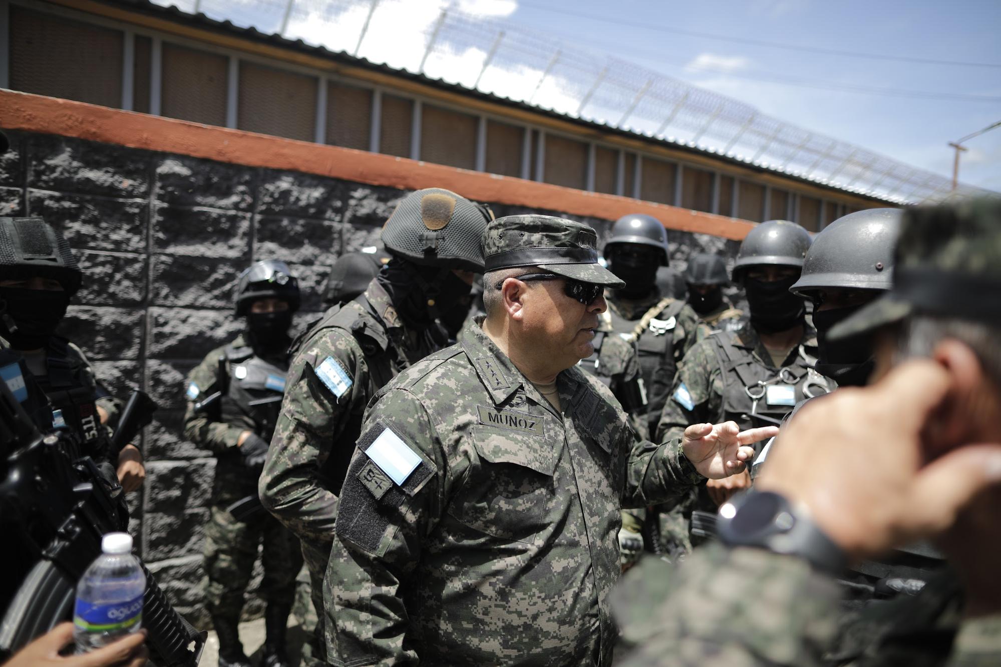 El coronel de la Policía Militar del Orden Público, Ramiro Fernando Muñoz comandó el operativo Fe y Esperanza, con el que inició la nueva militarización del sistema penitenciario del país. Fotos CC/Jorge Cabrera.