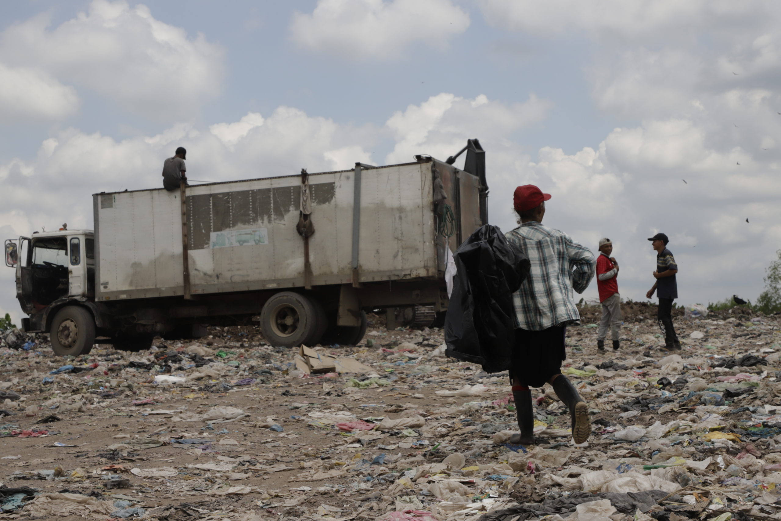 El botadero de basura de La Lima está a punto de colapsar y dentro de unos meses ya no podrá seguir recibiendo basura. Foto CC/Amílcar Izaguirre