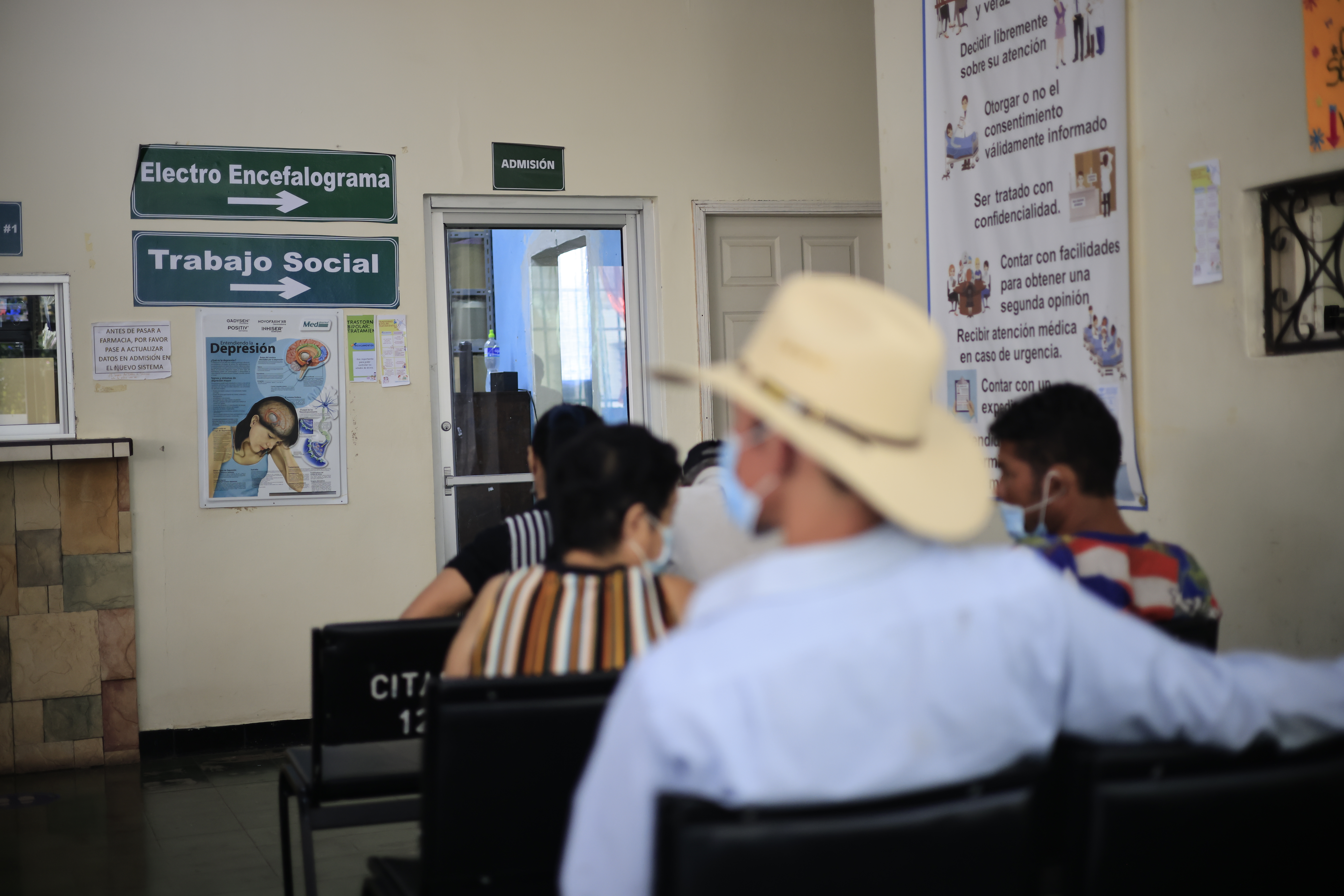Pacientes del Mario Mendoza esperan ser atendidos por diferentes condiciones de salud mental. Foto CC/Jorge Cabrera