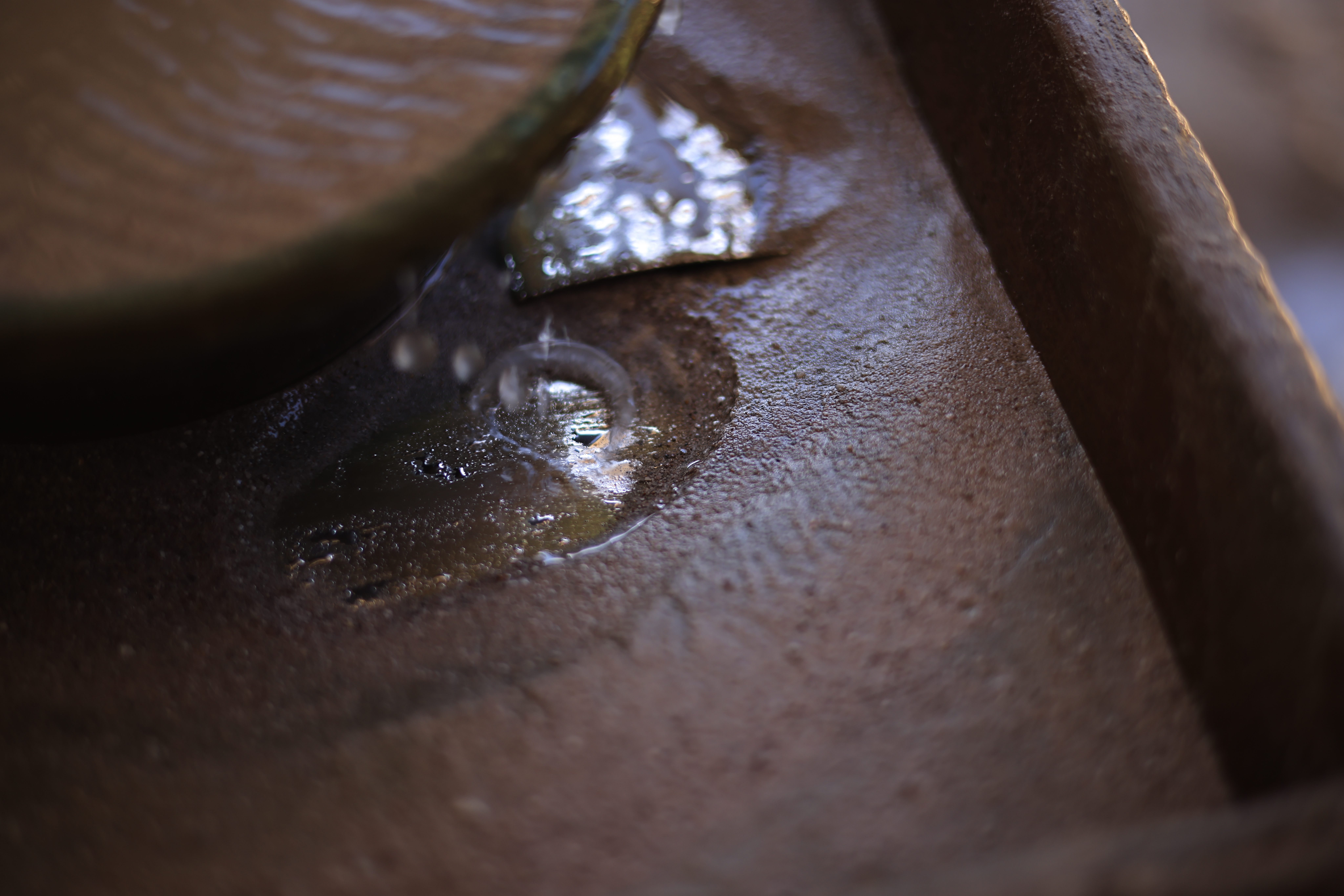 El mercurio usado para la separación  del oro se observa al momento de lavar las piedras molidas. El Corpus, febrero de 2024. Foto CC/Jorge Cabrera