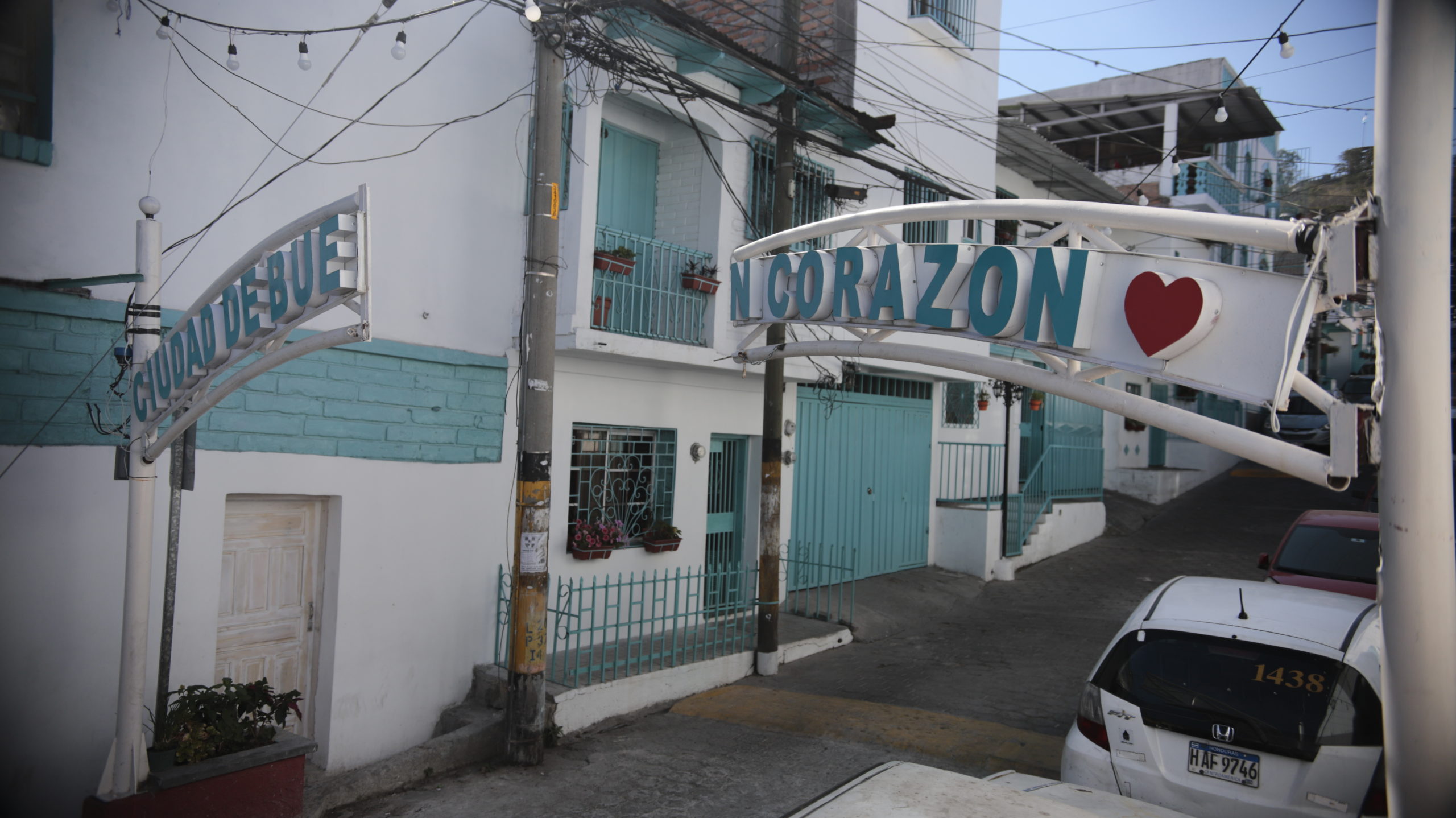Una de las entradas de la calle Sin Sol en el barrio Morazán. Foto CC/Fernando Destephen. Tegucigalpa, febrero de 2024.