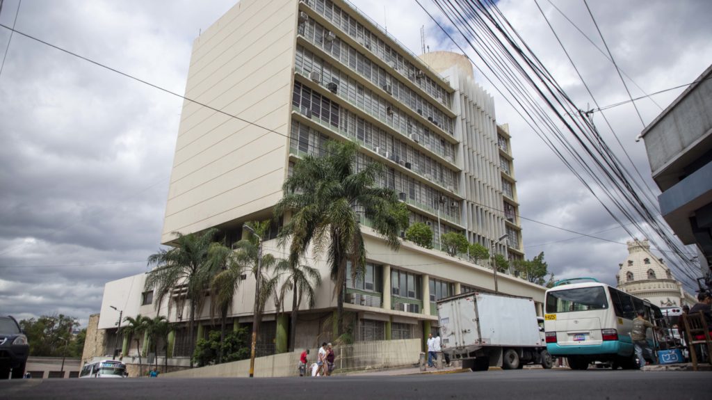 Fachada del edificio donde funcionó el Banco Central de Honduras. Tegucigalpa, mayo de 2024. Foto CC / Fernando Destephen.
