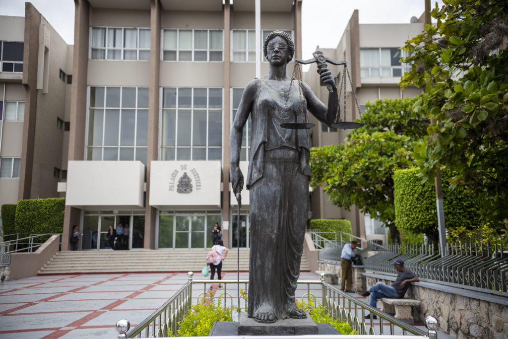 Fachada del edificio del Poder Judicial, donde funciona la Corte Suprema de Justicia (CSJ). Tegucigalpa, noviembre de 2024. Foto CC/Fernando Destephen.