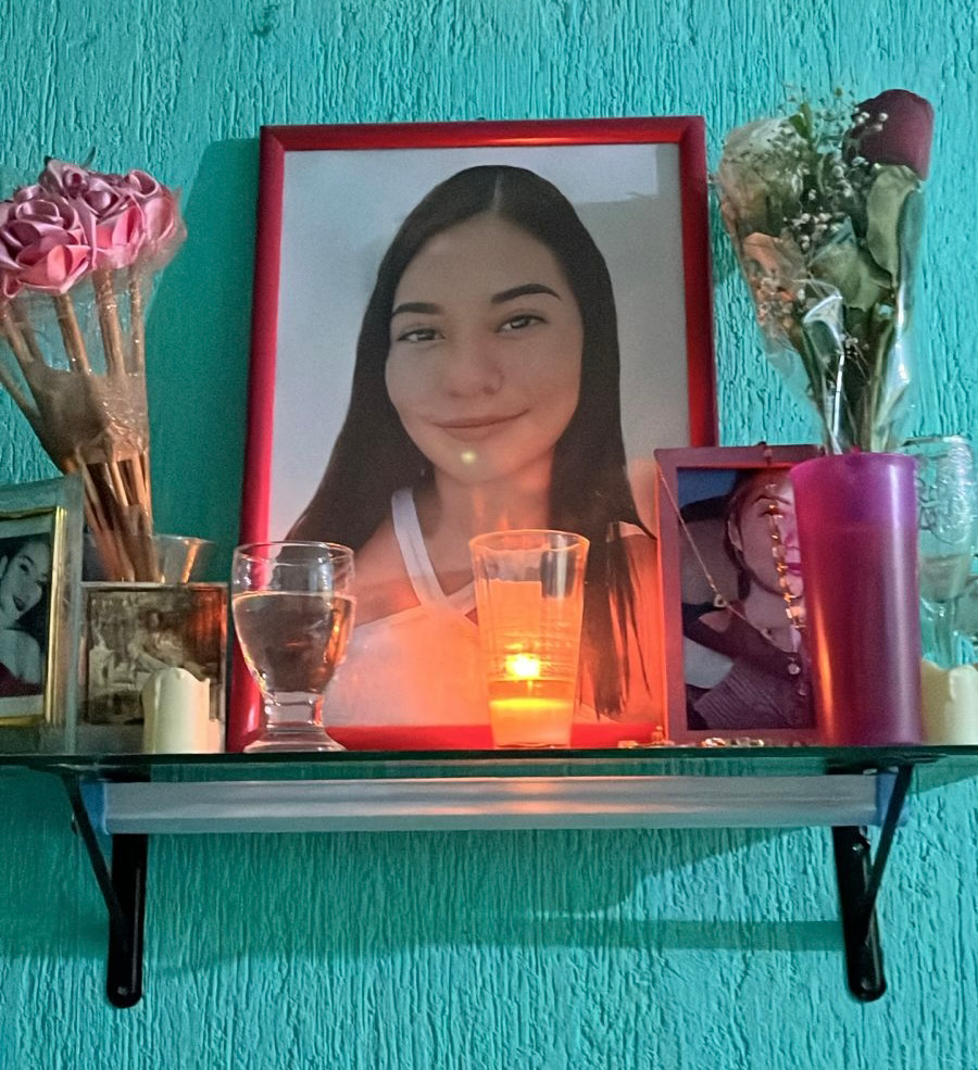 Yuri, la madre de Mayra, mantiene desde que volvió a Colima un altar para su hija