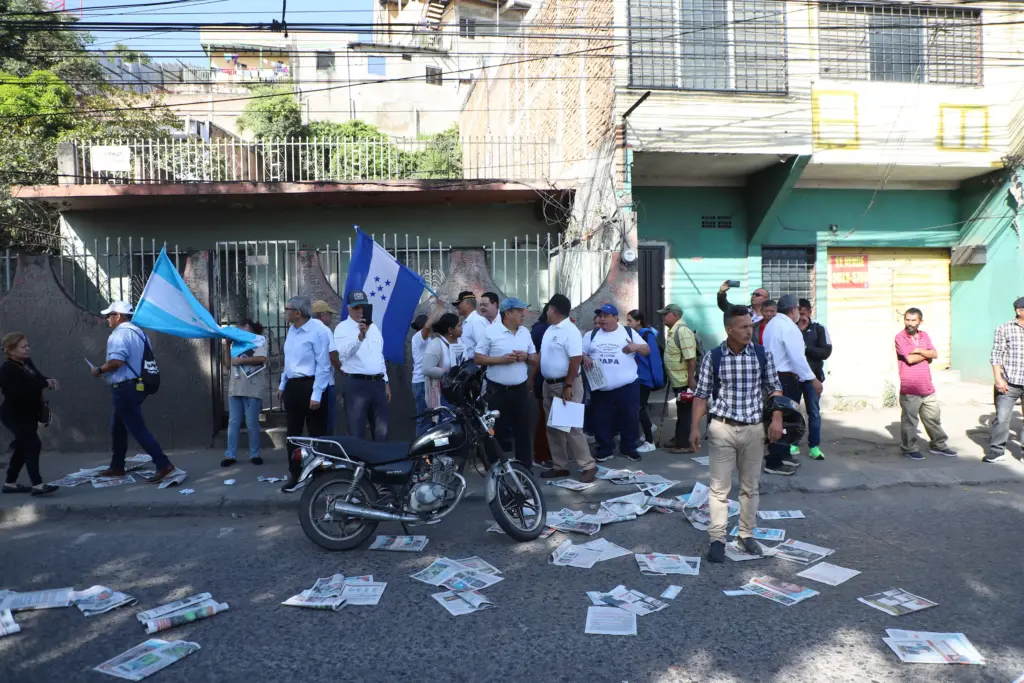 Ejército ciudadano de paz en apoyo a los generales en juicio2 - Contra Corriente
