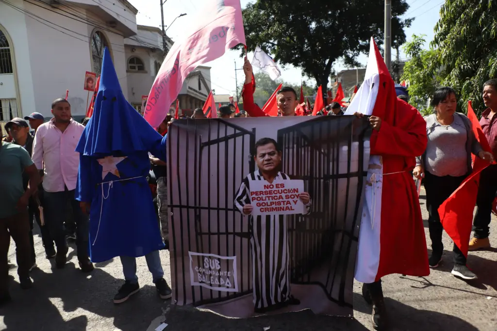 Protesta contra los generales juzgados - Contra Corriente