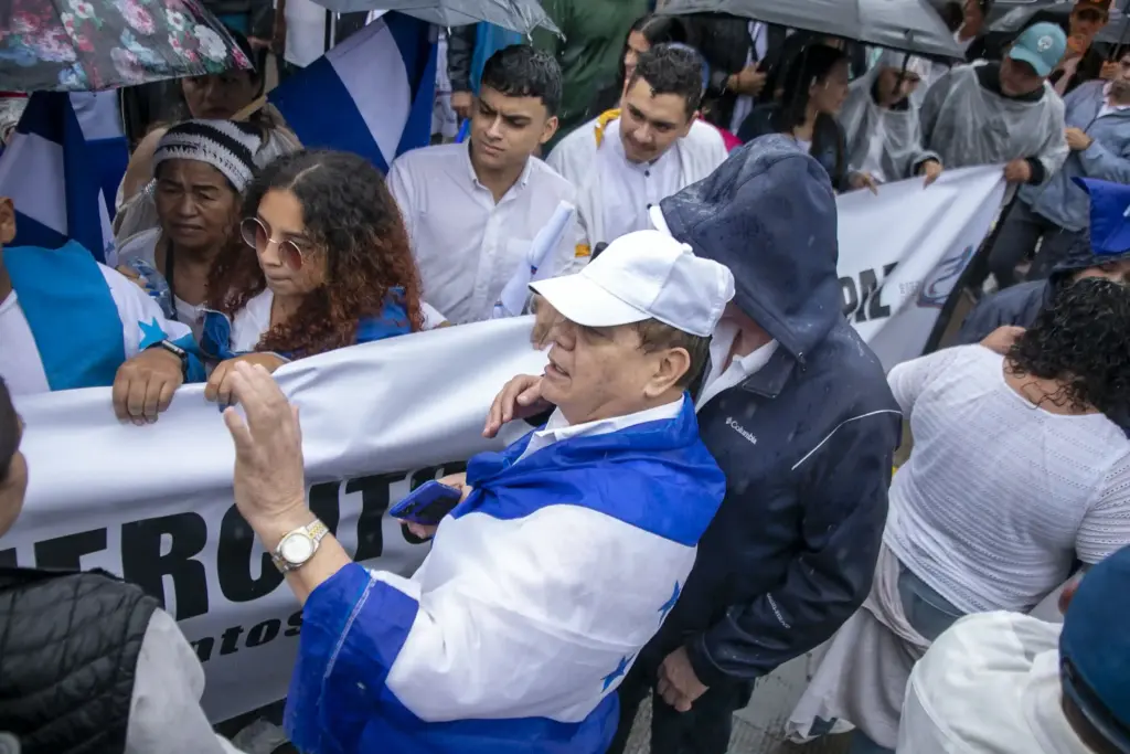 Romeo Vásquez Velásquez ejército ciudadano de paz1 - Contra Corriente