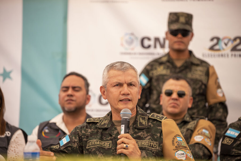 Roosevelt Leonel Hernández Aguilar EMC - Contra Corriente