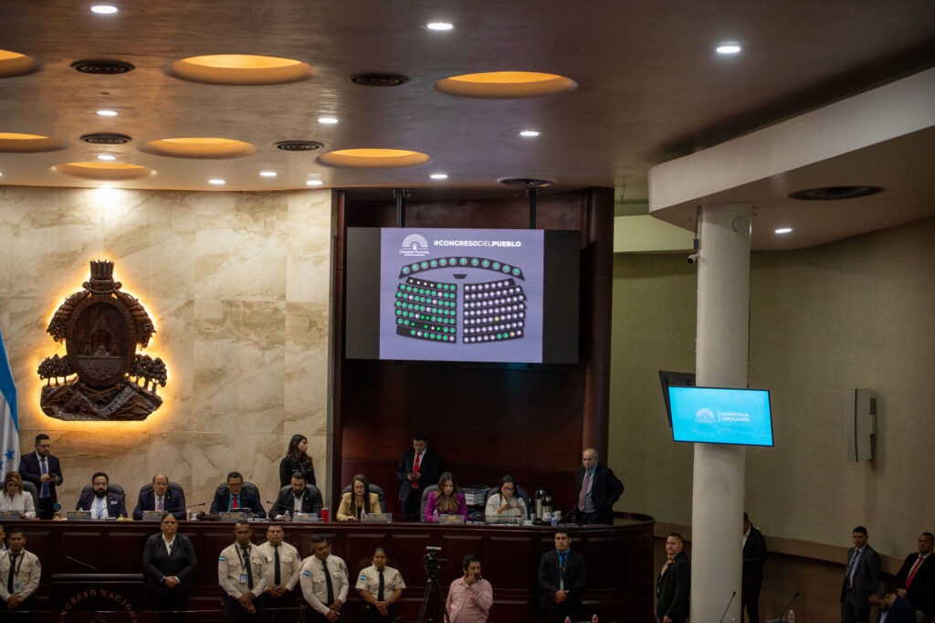 2025-06-03-SesiónCN-PresupuestoEleccionesTGU4 - Contra Corriente
