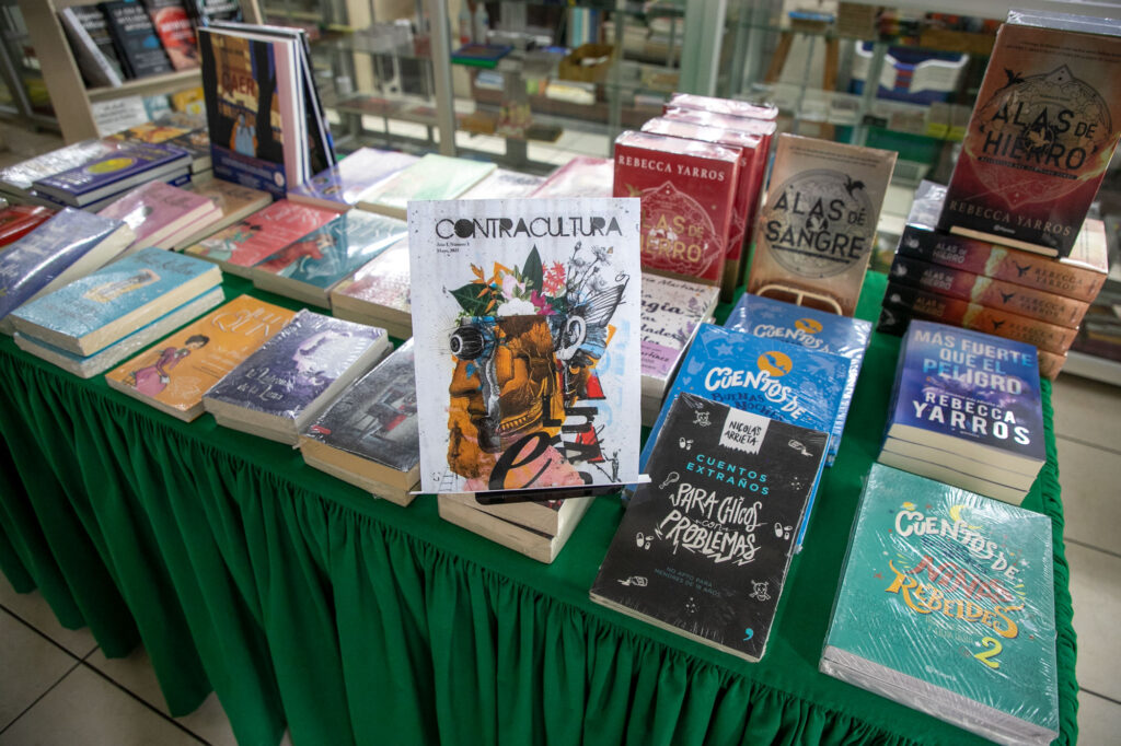 2025-06-18-Cultura-Librería-Navarro-TGU1 - Contra Corriente