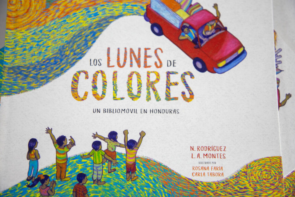 2025-06-18-Cultura-Librería-Navarro-TGU10 - Contra Corriente