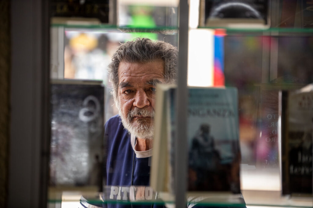 2025-06-18-Cultura-Librería-Navarro-TGU14 - Contra Corriente