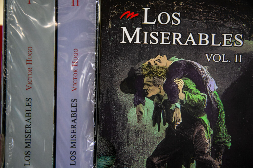 2025-06-18-Cultura-Librería-Navarro-TGU8 - Contra Corriente